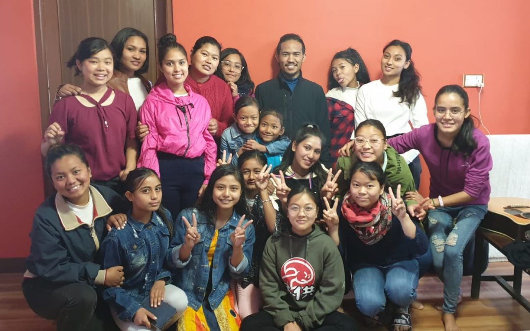 Visita a las niñas de Udana, Nepal